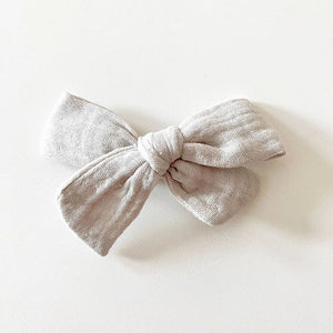 Bohemian Babies. Greyish-beige muslin bow on an alligator hair clip. Color name Greige