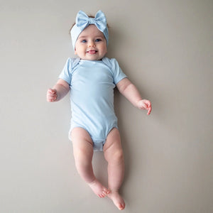 Kyte Baby Short Sleeve Bodysuit in Breeze