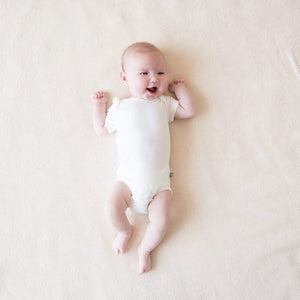 Kyte Baby Short Sleeve Bodysuit in Cloud