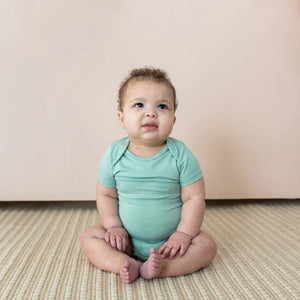 Kyte Baby Short Sleeve Bodysuit in Wasabi