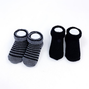 kushies baby terry socks 2pk - black solid/charcoal stripe