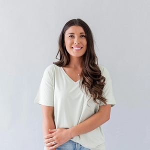 Kyte Mama Relaxed Fit V-Neck in Aloe