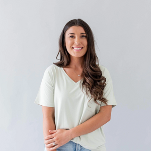 kyte mama relaxed fit v-neck in aloe